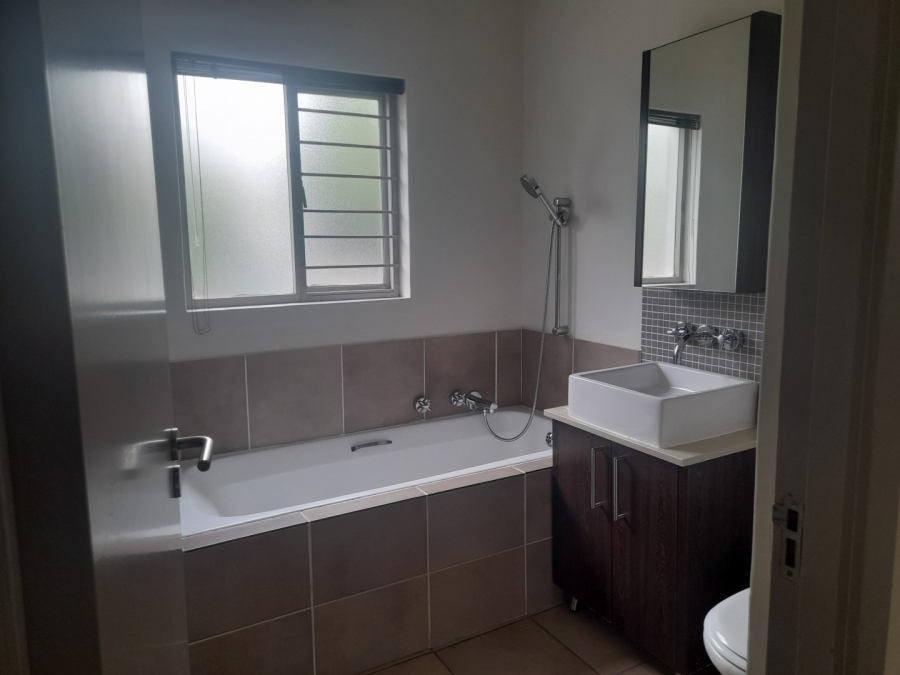 To Let 2 Bedroom Property for Rent in Fourways Gauteng
