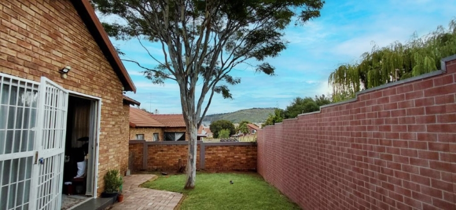 2 Bedroom Property for Sale in Wilgeheuwel Gauteng