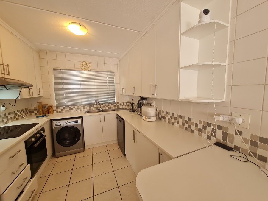 2 Bedroom Property for Sale in Magaliessig Gauteng