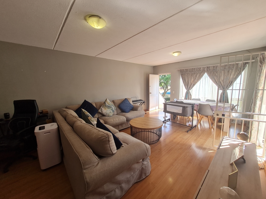 2 Bedroom Property for Sale in Magaliessig Gauteng
