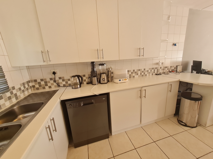 2 Bedroom Property for Sale in Magaliessig Gauteng