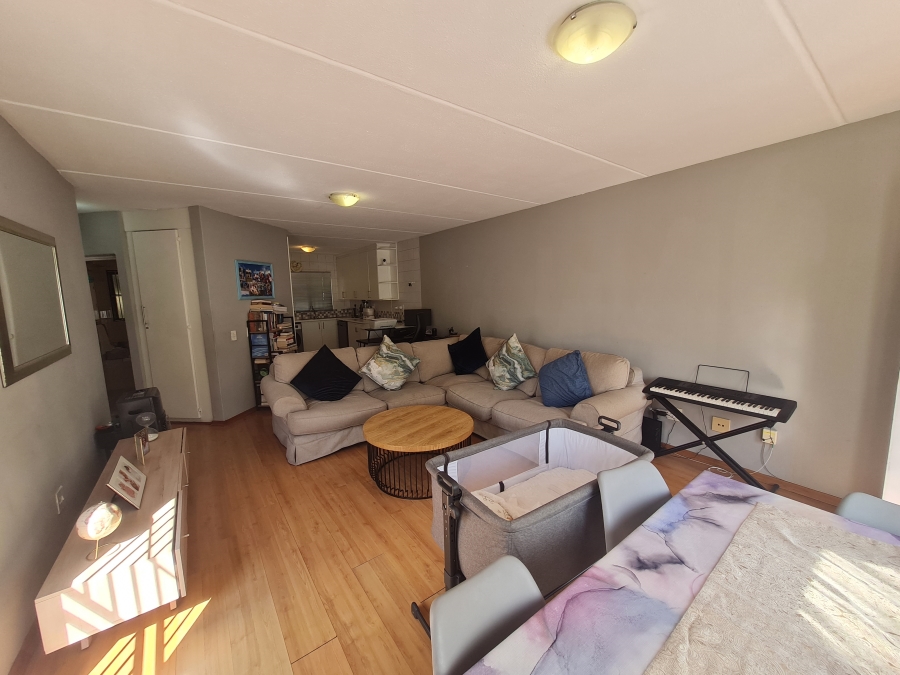 2 Bedroom Property for Sale in Magaliessig Gauteng