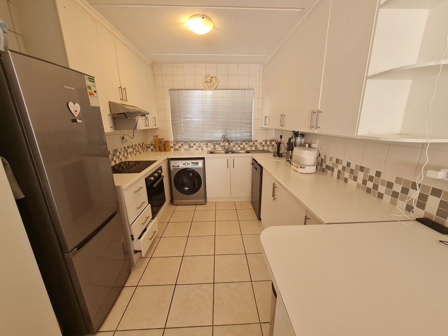 2 Bedroom Property for Sale in Magaliessig Gauteng