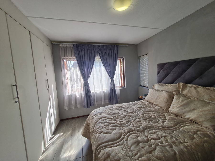 2 Bedroom Property for Sale in Magaliessig Gauteng