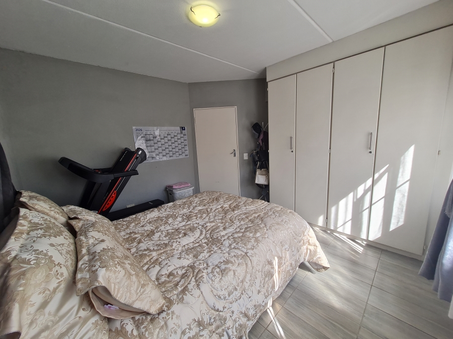 2 Bedroom Property for Sale in Magaliessig Gauteng