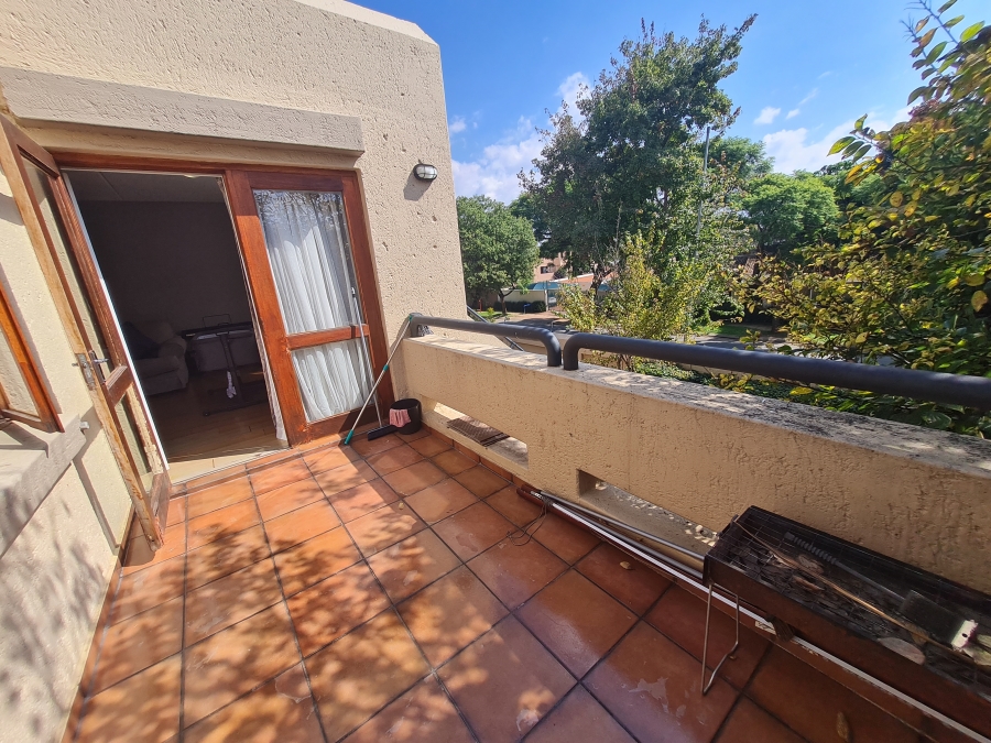 2 Bedroom Property for Sale in Magaliessig Gauteng