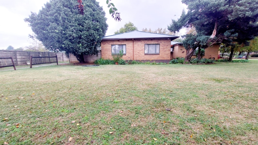 4 Bedroom Property for Sale in Loumarina A H Gauteng
