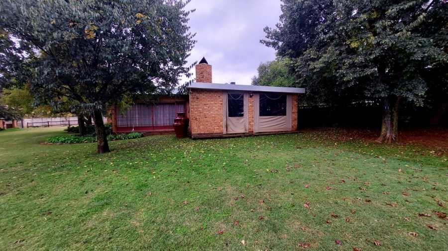4 Bedroom Property for Sale in Loumarina A H Gauteng