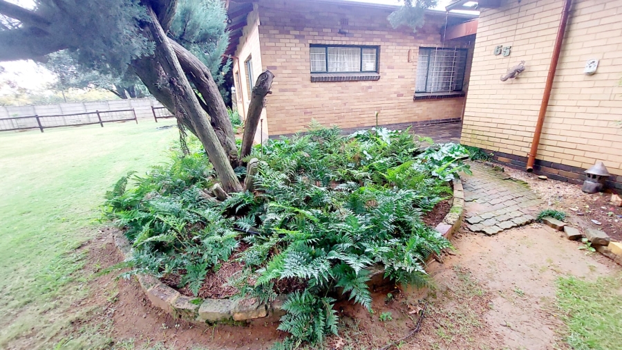 4 Bedroom Property for Sale in Loumarina A H Gauteng