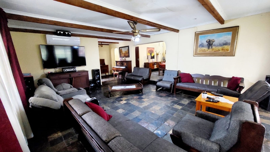 4 Bedroom Property for Sale in Loumarina A H Gauteng