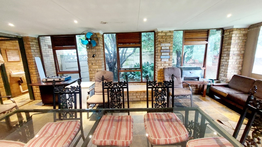 4 Bedroom Property for Sale in Loumarina A H Gauteng