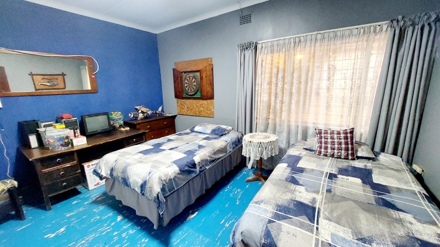 4 Bedroom Property for Sale in Loumarina A H Gauteng