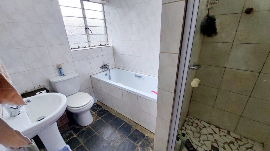 4 Bedroom Property for Sale in Loumarina A H Gauteng