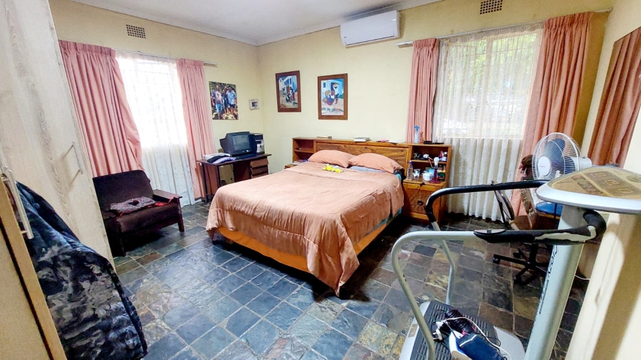 4 Bedroom Property for Sale in Loumarina A H Gauteng