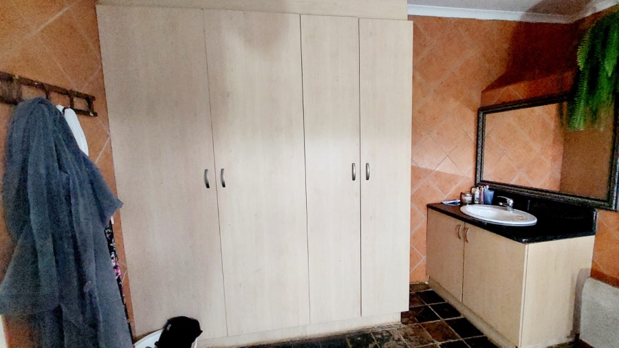 4 Bedroom Property for Sale in Loumarina A H Gauteng