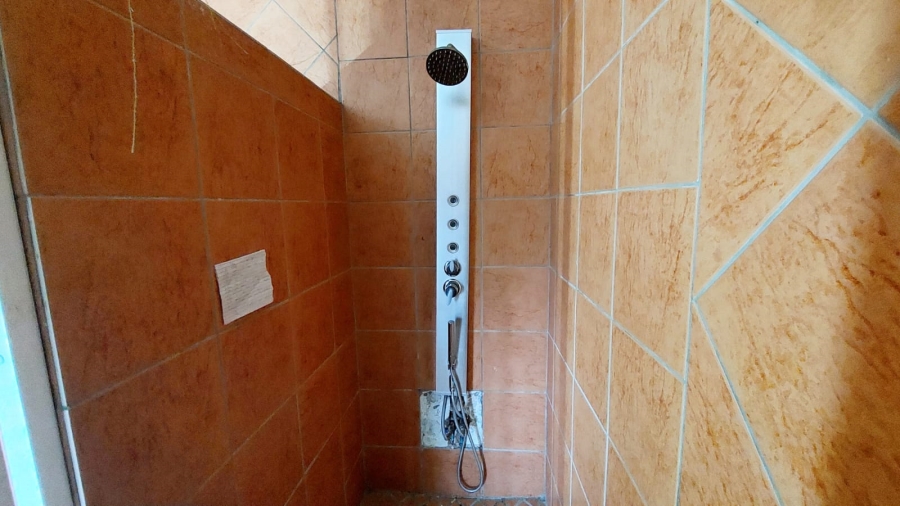 4 Bedroom Property for Sale in Loumarina A H Gauteng