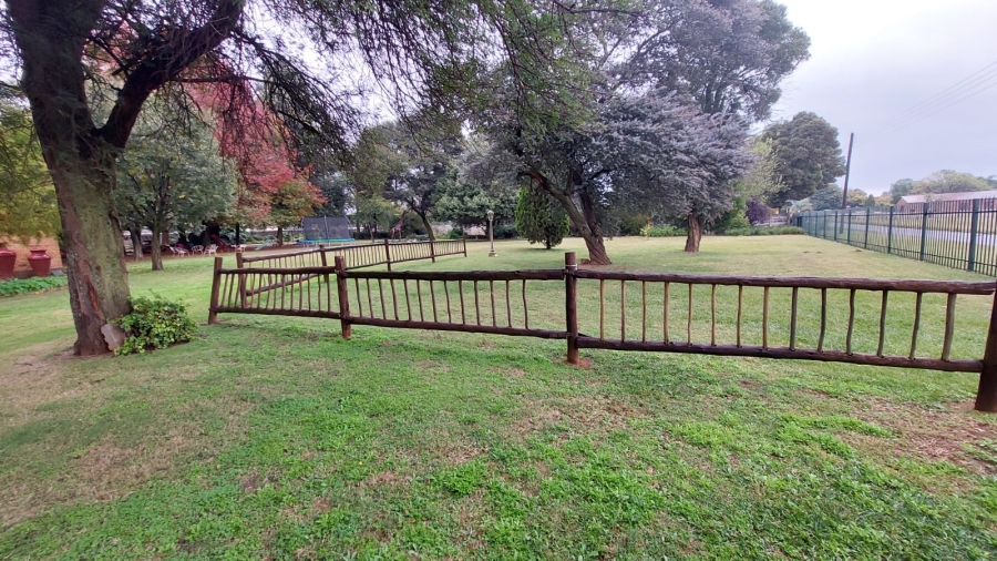 4 Bedroom Property for Sale in Loumarina A H Gauteng