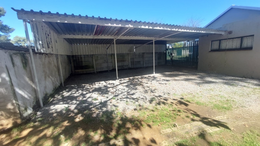 4 Bedroom Property for Sale in Loumarina A H Gauteng