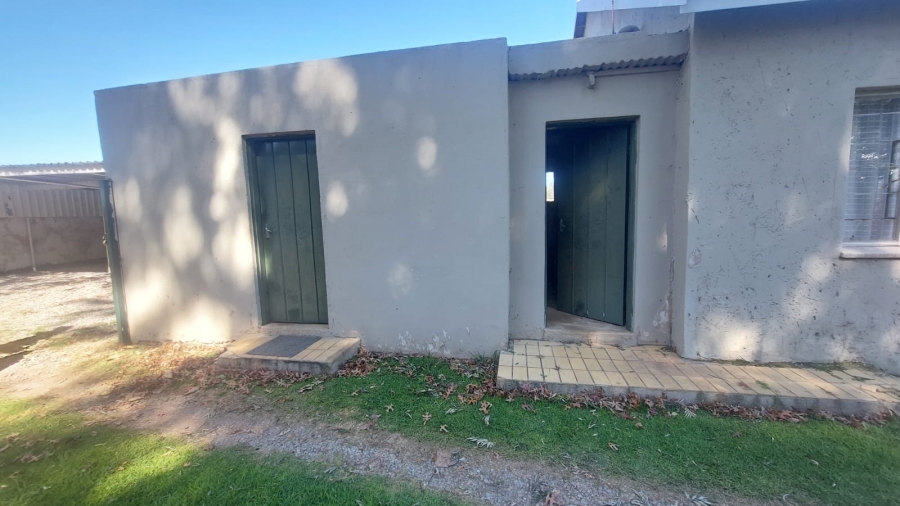 4 Bedroom Property for Sale in Loumarina A H Gauteng