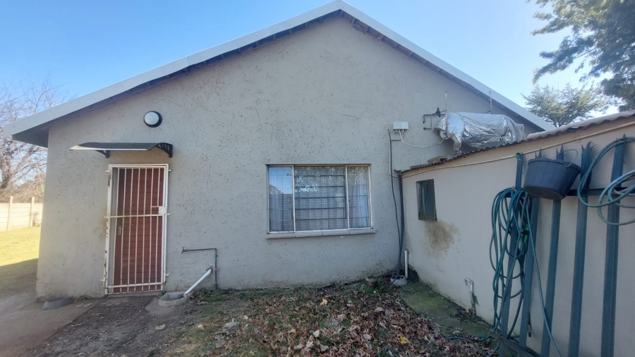 4 Bedroom Property for Sale in Loumarina A H Gauteng