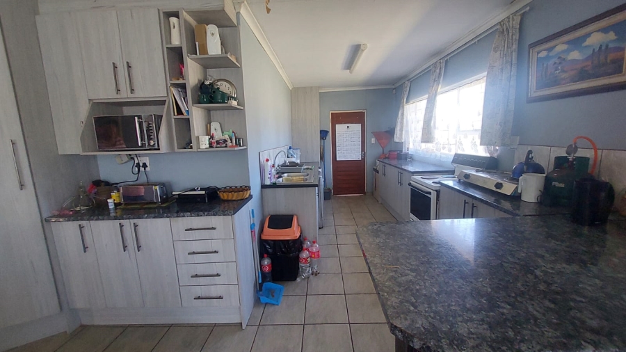4 Bedroom Property for Sale in Loumarina A H Gauteng