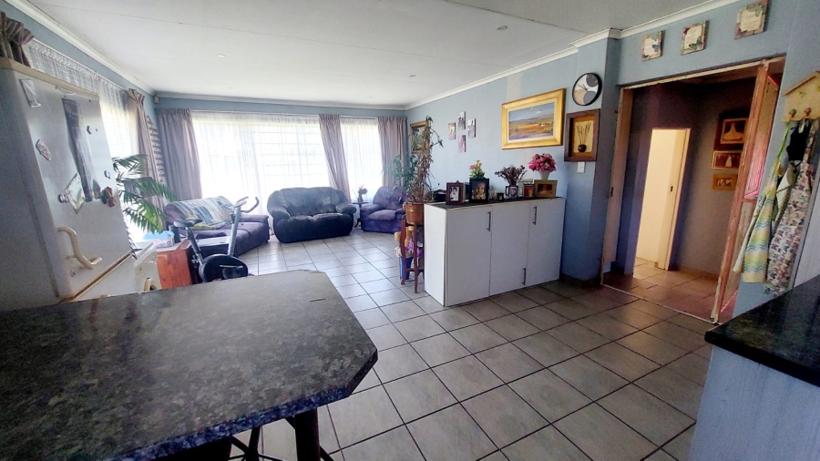 4 Bedroom Property for Sale in Loumarina A H Gauteng