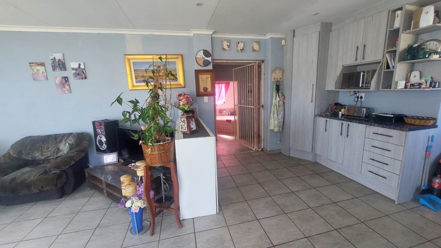 4 Bedroom Property for Sale in Loumarina A H Gauteng