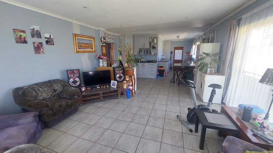 4 Bedroom Property for Sale in Loumarina A H Gauteng