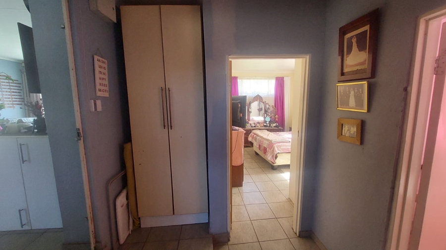 4 Bedroom Property for Sale in Loumarina A H Gauteng