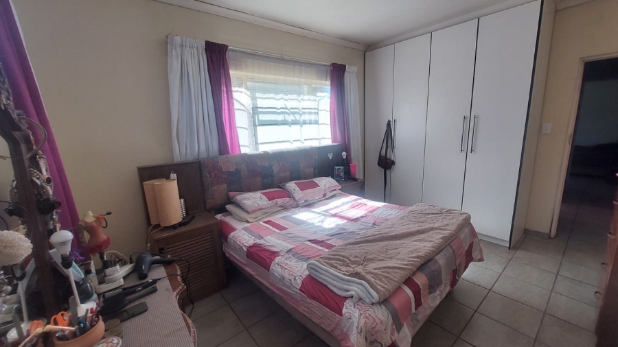 4 Bedroom Property for Sale in Loumarina A H Gauteng