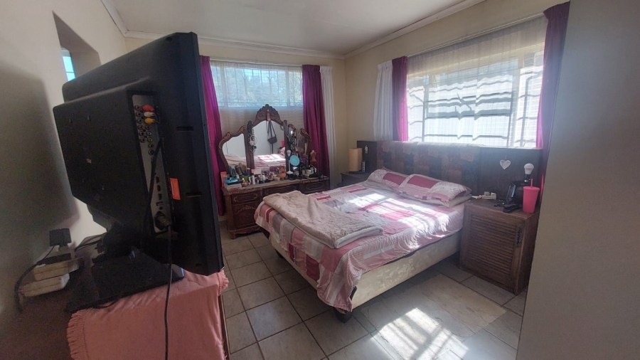 4 Bedroom Property for Sale in Loumarina A H Gauteng
