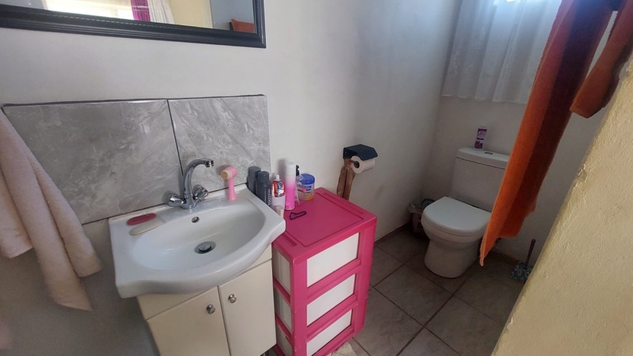 4 Bedroom Property for Sale in Loumarina A H Gauteng