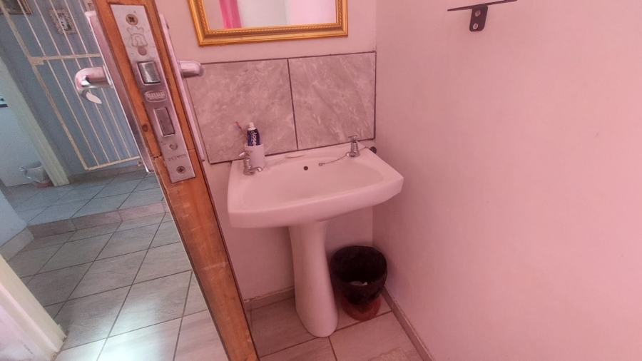 4 Bedroom Property for Sale in Loumarina A H Gauteng