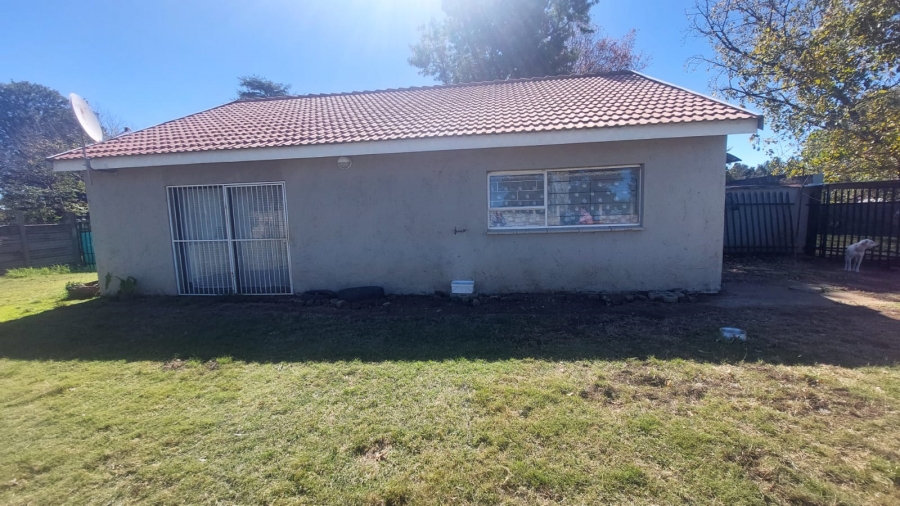 4 Bedroom Property for Sale in Loumarina A H Gauteng