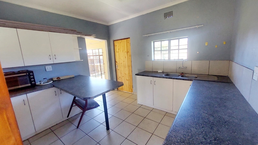 4 Bedroom Property for Sale in Loumarina A H Gauteng