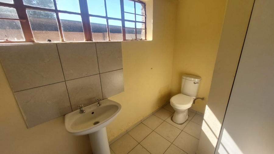 4 Bedroom Property for Sale in Loumarina A H Gauteng