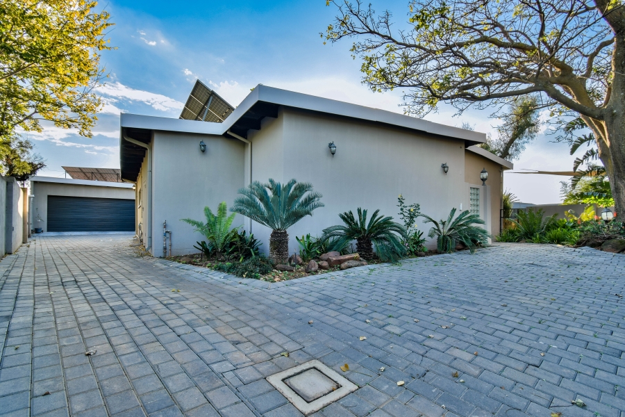 3 Bedroom Property for Sale in Garsfontein Gauteng