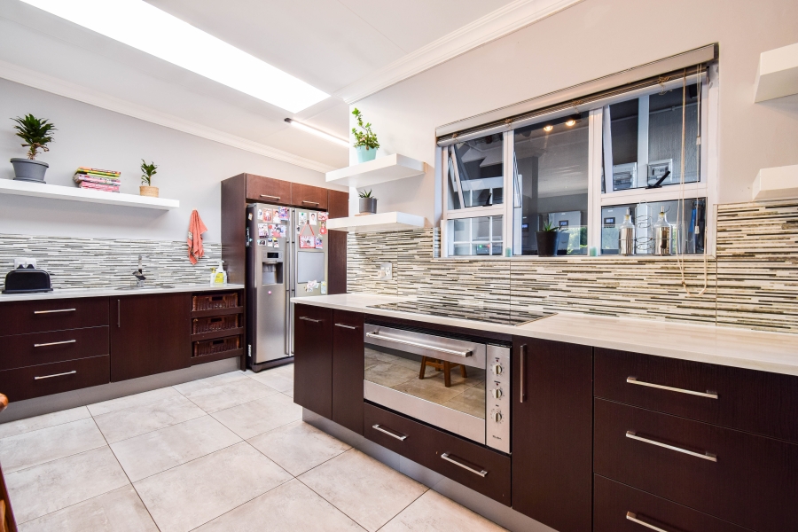 3 Bedroom Property for Sale in Garsfontein Gauteng