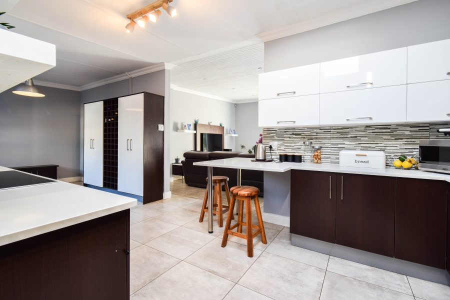 3 Bedroom Property for Sale in Garsfontein Gauteng
