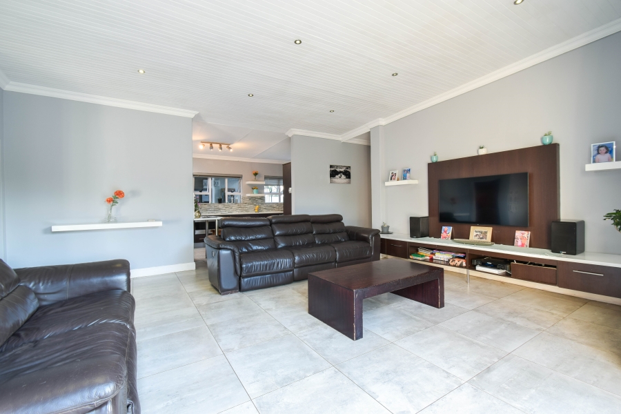 3 Bedroom Property for Sale in Garsfontein Gauteng