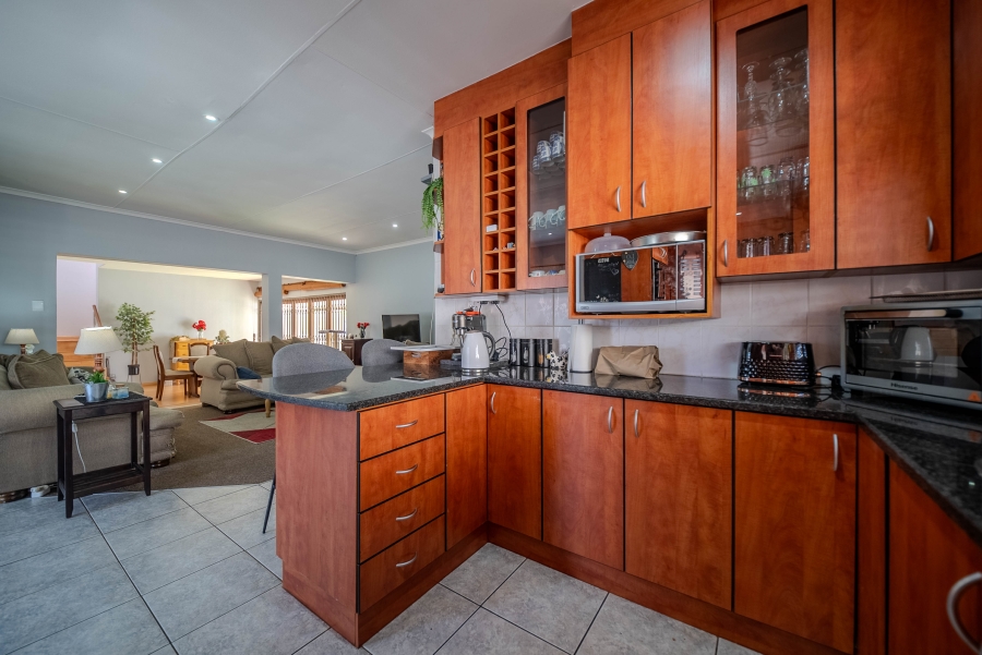 4 Bedroom Property for Sale in Rietvalleirand Gauteng