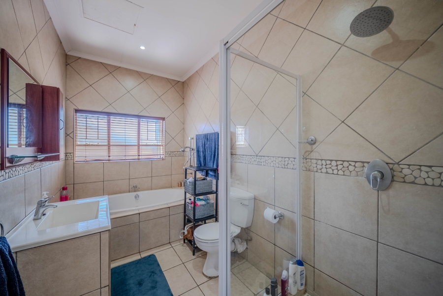 4 Bedroom Property for Sale in Rietvalleirand Gauteng