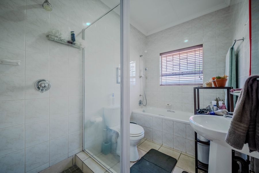 4 Bedroom Property for Sale in Rietvalleirand Gauteng
