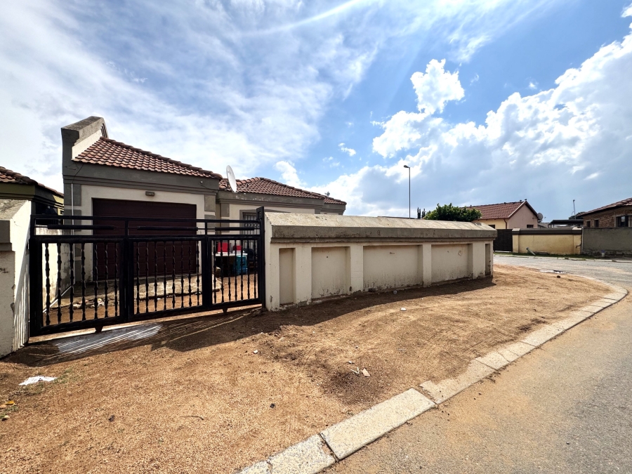 3 Bedroom Property for Sale in Roodekop Gauteng