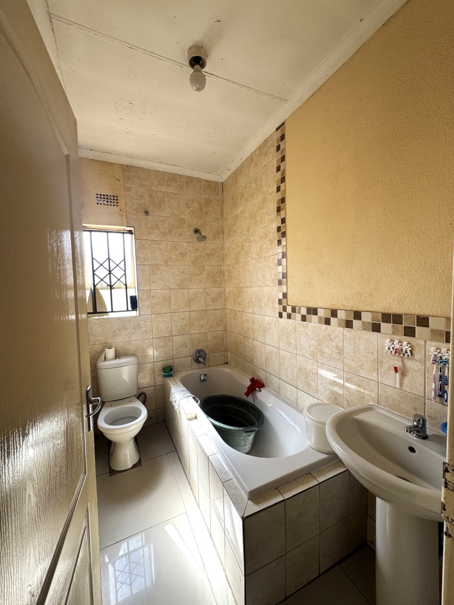 3 Bedroom Property for Sale in Roodekop Gauteng