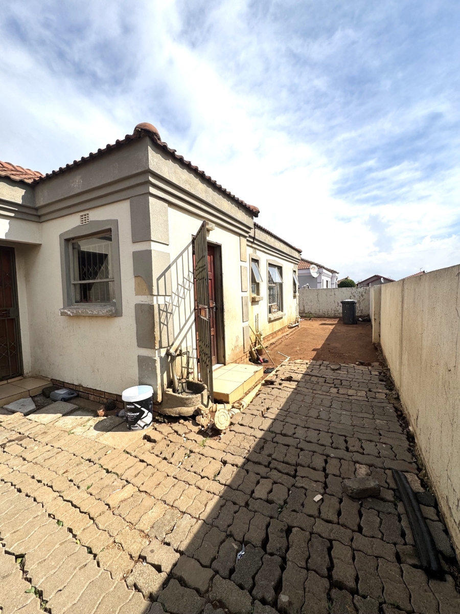 3 Bedroom Property for Sale in Roodekop Gauteng