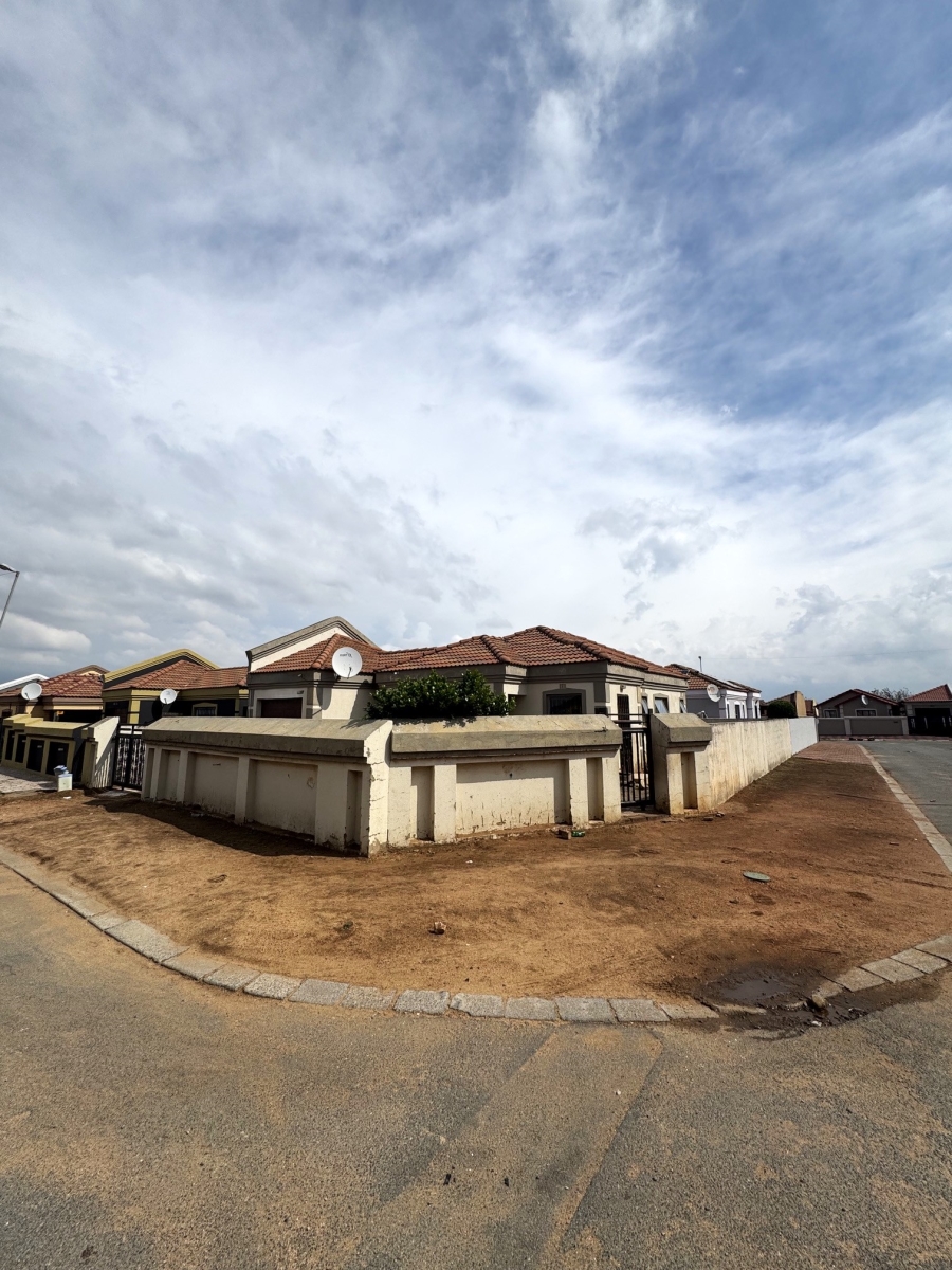 3 Bedroom Property for Sale in Roodekop Gauteng