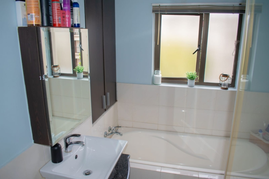 2 Bedroom Property for Sale in Noordwyk Gauteng