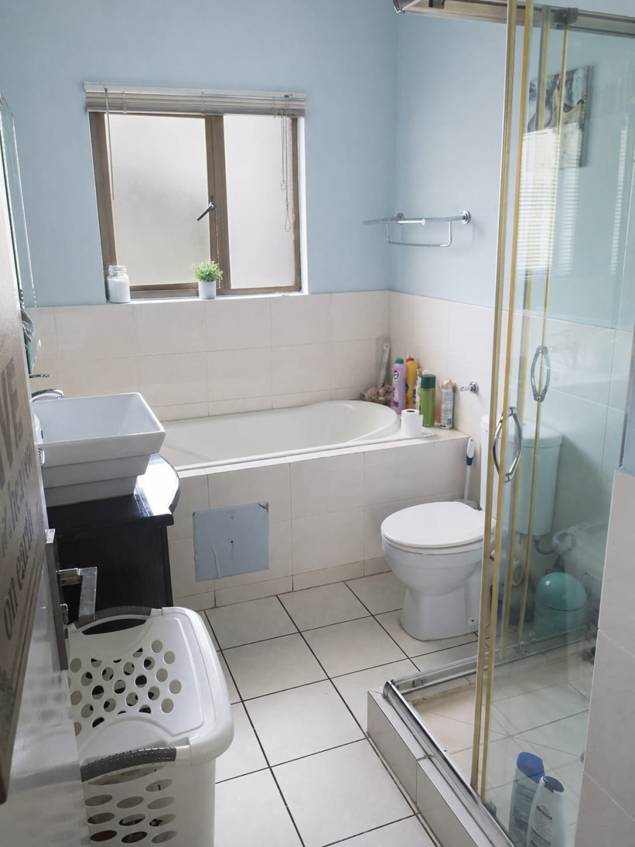 2 Bedroom Property for Sale in Noordwyk Gauteng