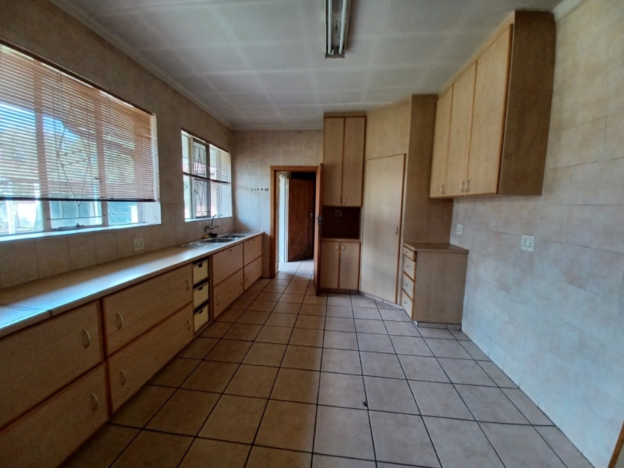 4 Bedroom Property for Sale in Vanderbijlpark CW 5 Gauteng